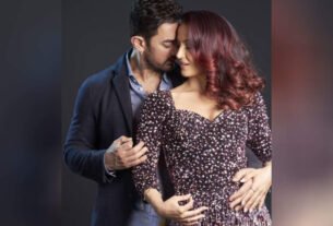 Aamir Khan romancing with Elli AvrRam in first look of their upcoming song Har Funn Maula - News In Air